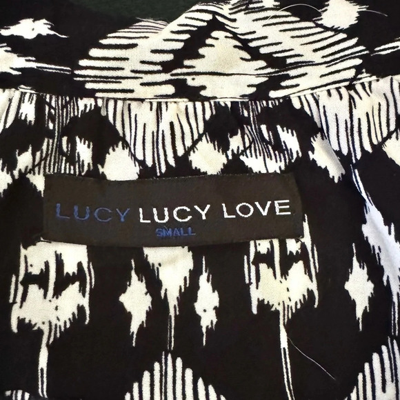 Ikat blouse with rolled sleeves in black and white - Lucy Lucy Love Stitchfix - Picture 7 of 7